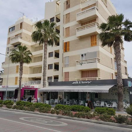 Haig'S Dream Flat On The Beach Ларнака Экстерьер фото