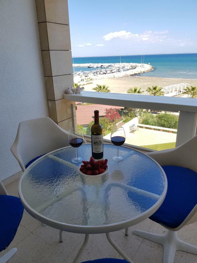 Haig'S Dream Flat On The Beach Ларнака Экстерьер фото