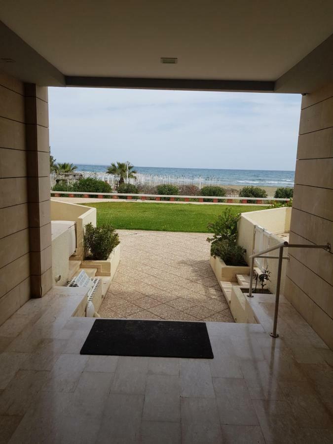 Haig'S Dream Flat On The Beach Ларнака Экстерьер фото